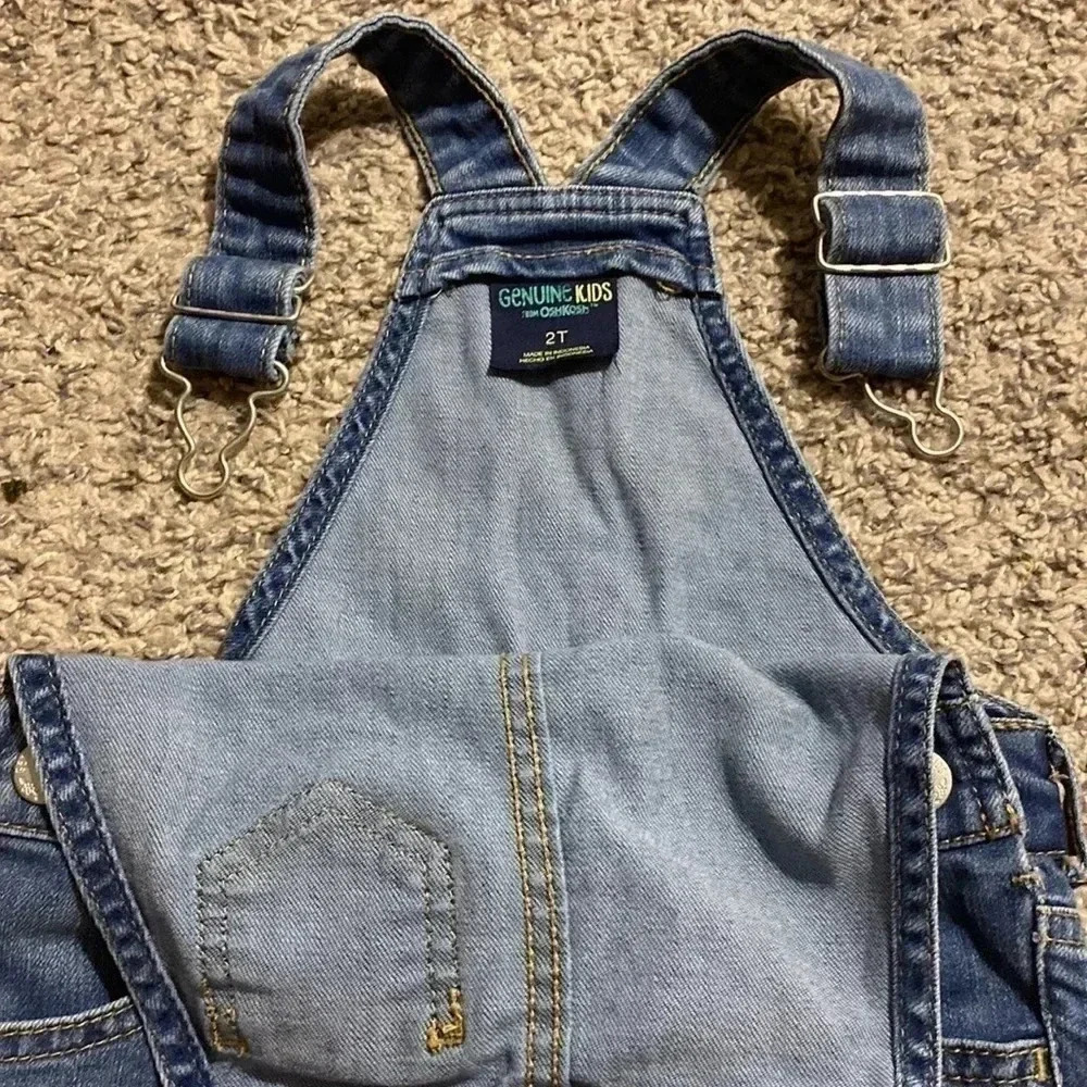 Genuine Kids from OshKosh denim overall shorts with floral design | size: 2T - Picture 5 of 6